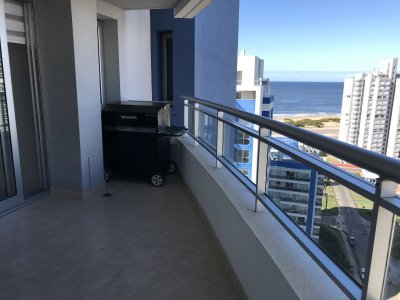Apartamento en Brava 3 dormitorios con terraza en alquiler anual