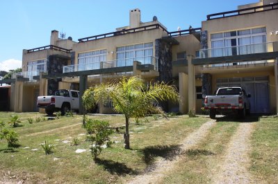 Apartamento en Manantiales 3 dormitorios 2 baños