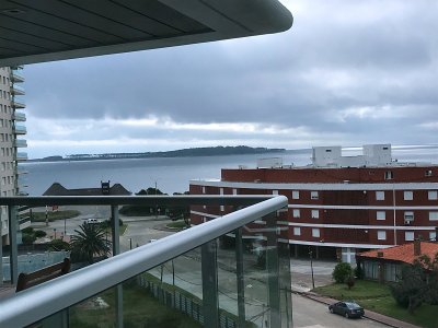 Apartamento en la Mansa 2 dormitorios con terraza y parrillero