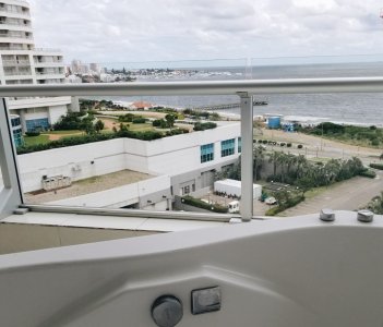 Apartamento en Mansa 3 dormitorios y servicio con balcón y jacuzzi