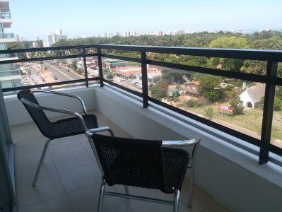 Apartamento en Roosevelt 3 dormitorios con terraza en alquiler anual