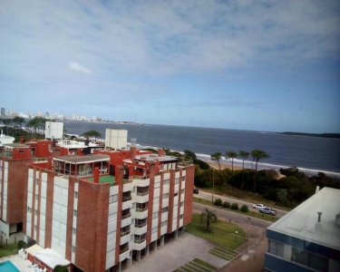 Apartamento muy bien ubicado a pocos metros de Playa Mansa