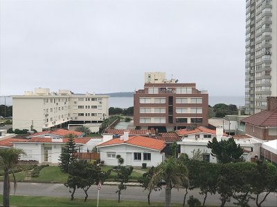 Apartamento en la Mansa 2 dormitorios con terraza y parrillero
