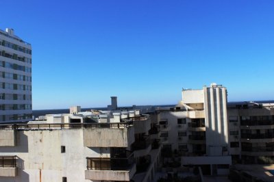 Sobre calle gorlero cuenta con living,comedor,1 dormitorio,1 baño,kitchinette,garaje y baulera.-