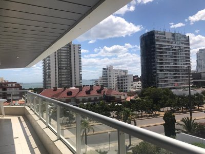 Apartamento en Mansa 3 dormitorios con parrillero y garage