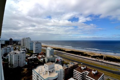 Apartamento en Brava, 3 dormitorios *