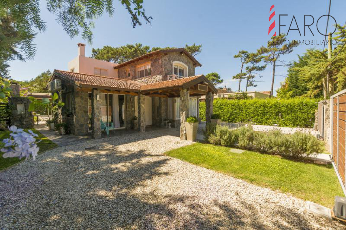 casa en rincón del indio 3 dormitorios y servicio con parrillero y piscina climatizada - far32973c