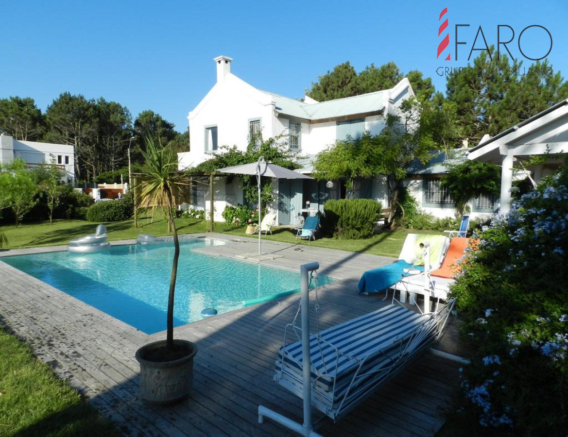 casa en la barra 4 dormitorios y dependencia con piscina y parrillero - far33584c