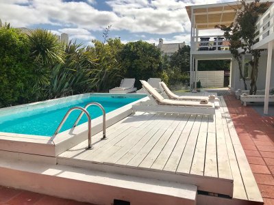 Casa en La Barra 4 dormitorios con piscina, parrillero y cochera