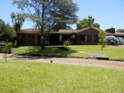 Casa en Solanas 4 dormitorios con piscina y parrillero