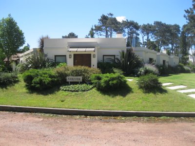 Casa en la Mansa 3 dormitorios y dependencia con piscina, parrillero, cochera