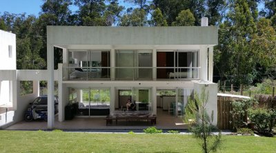 Casa minimalista en Rincón del Indio 