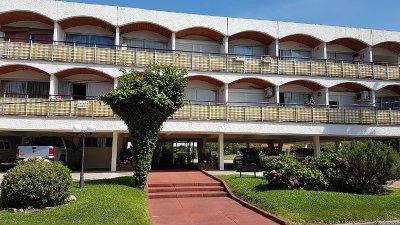 ALQUILER 2 DORMITORIOS Y DORMITORIO DE SERVICIO CON BAÑO, A METROS DE PLAYA MANSA