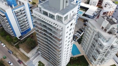 Penthouse a estrenar a 100 mts de playa brava