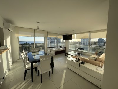 Venta y alquiler temporal de apartamento 2 dormitorios , torre con servicios en Av. Roosevelt