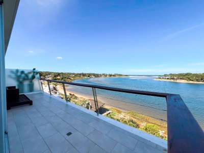 Penthouse en alquiler en exclusiva Torre Delamar.