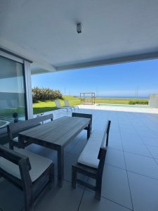 Venta Departamento, con 4 suites + dep. servicio en Playa Brava, Edificio premium