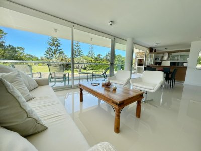 Venta Alquiler temporal Departamento 3 dormitorios Playa brava