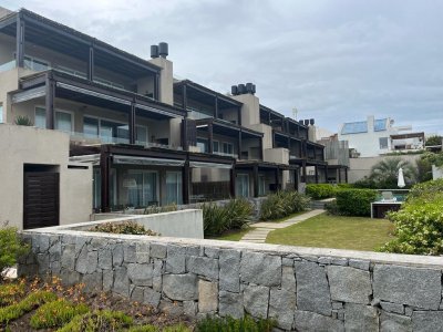 La Barra, Posta del Cangrejo, a pasos del mar, 2 dormitorios, terraza con parrillero.