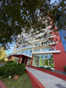 Venta de apartamento 2 dormitorios , torre con servicios en Av. Roosevelt