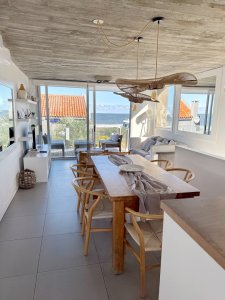 Venta de apartamento de 3 dormitorios en La Barra, con piscina