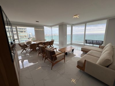 Alquiler de temporada apto. 3 dorm y dep. Edificio Paramount, Playa Mansa