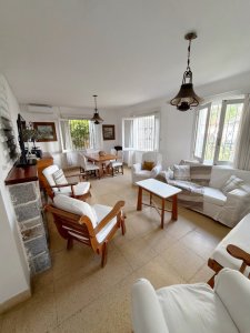 Venta de casa de 4 dormitorios en Playa Mansa, Punta del Este