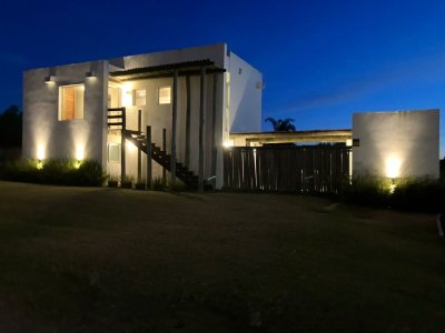 Alquier venta Casa 2 plantas, lote amplio La Juanita Jose Ignacio