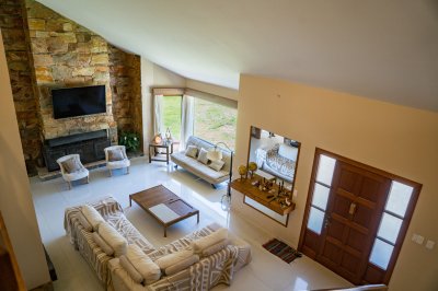 Alquiler temporal Casa San Rafael Punta del Este, 8 suites, 200 mts del mar! 