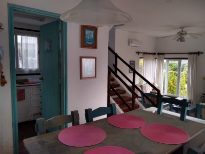 Casa en venta en La Barra, para ir caminando a la playa y al centro. 3 dormitorios.