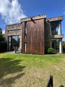 Venta de casa de 4 dormitorios en la venta en La Arbolada, Punta del Este