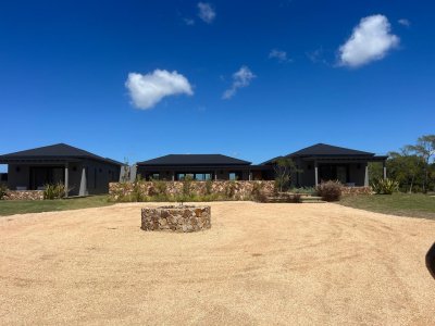 Venta Alquiler Casa 4 dormitorios y servicio Puerto Quetzal La barra