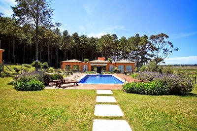 VENTA DE CHACRA *RECICLADA* 4 DORMITORIOS MUY CERCA DEL MAR Y PUNTA DEL ESTE