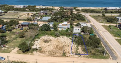 Venta Lote calle Comercial La Juanita Jose Ignacio 
