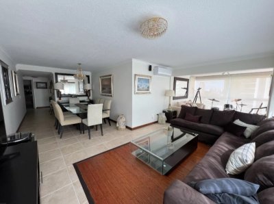 Excelente apartamento de 3 Dormitorios frente al mar, Playa Mansa 