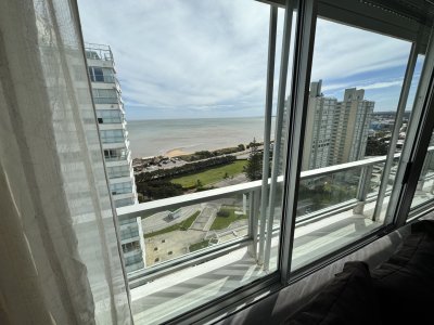 Excelente apartamento de 3 Dormitorios frente al mar, Playa Mansa 