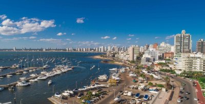 Espectacular vista al puerto de Punta del Este. 
