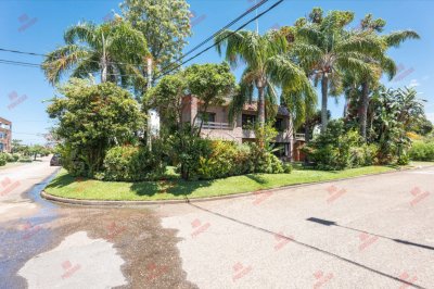 VENTA - A 1 Cuadra Del Mar En Playa Mansa