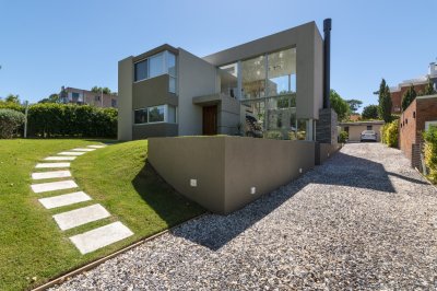 Casa en Venta Moderna de construccion tradicional, cerca del mar. 