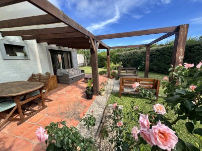 Jardines de Cordoba.  casa de 3 dorm. Venta