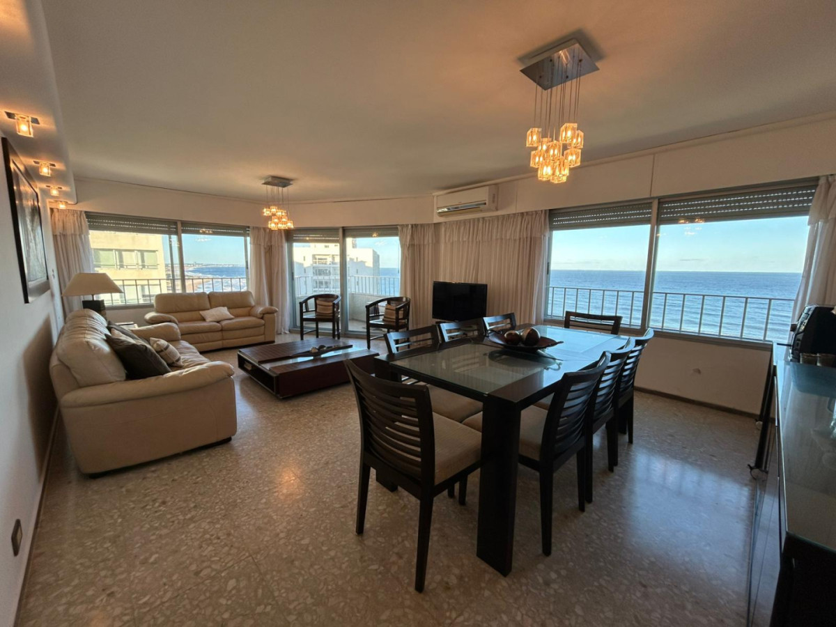 **Tu Refugio en la Península: Elegancia y excelente vista al Mar**

Descubre la oportunidad de vivir en uno de los destinos más emblemáticos de la costa uruguaya. Este exclusivo apartamento en la Península de Punta del Este te ofrece la combinación perfecta de comodidad y estilo, a tan solo 100 metros de las aguas cristalinas del océano.

Con una generosa superficie total de 160 m², esta unidad cuenta con 3 amplios dormitorios, de los cuales uno es en suite, y 3 baños que garantizan privacidad y confort para toda la familia. El diseño de su cocina, living y comedor crea un ambiente ideal para disfrutar de momentos inolvidables con tus seres queridos.

Equipado con electrodomésticos de calidad, como microondas, lavarropas y freezer, este apartamento está listo para que te mudes sin preocupaciones. Además, podrás disfrutar de servicios exclusivos como mucamas, servicio de playa y sauna, que elevarán tu experiencia de vida en este paraíso.

No dejes pasar la oportunidad de hacer de este apartamento tu nuevo hogar o inversión. Consulta con nuestros asesores y descubre todo lo que este maravilloso lugar tiene para ofrecerte. ¡Tu nuevo estilo de vida te espera en Punta del Este!