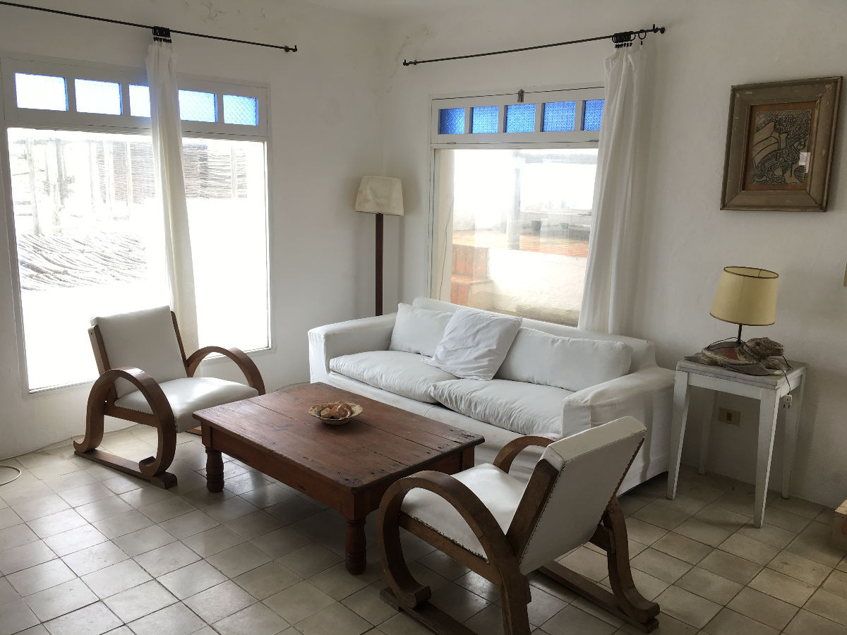 Apartamento en la Barra, excelente ubicación.
Cómodo living comedor, cocina integrada y vista al mar.
3 dormitorios en suite.
Estacionamiento.
Consulte con nuestros asesores.