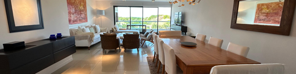  Tu Refugio de Lujo en Brava - Punta del Este

Descubre la elegancia y el confort en este exclusivo apartamento ubicado en la codiciada zona de Rincón del Indio, Punta del Este. Con una orientación Este que te regala amaneceres espectaculares, esta unidad de 3 dormitorios y 3 baños, todos en suite, es el espacio ideal para disfrutar de la vida costera con la máxima privacidad y comodidad.

La cocina, completamente definida, se integra perfectamente con un amplio living comedor, creando un ambiente perfecto para compartir momentos inolvidables con familia y amigos. Además, contarás con servicios de mucamas y playa, asegurando que cada día sea una experiencia de relajación y placer.

Disfruta de las instalaciones de primer nivel, que incluyen una piscina climatizada y un sauna, perfectos para relajarte después de un día de sol y mar. 

No dejes pasar la oportunidad de vivir en uno de los destinos más exclusivos de la región. Para más información, consulta con nuestros asesores y comienza a escribir tu nueva historia en Punta del Este.