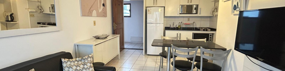  Tu Refugio en la Elegancia de la Península

Descubre este encantador apartamento en la codiciada Península de Punta del Este, donde la comodidad y el estilo se fusionan en un espacio ideal para disfrutar de la vida costera. 

Este luminoso apartamento cuenta con 2 dormitorios, 2 baños (incluyendo una suite), y una cocina integrada que se abre a un acogedor living comedor, perfecto para compartir momentos inolvidables con familia y amigos. Con una superficie total de 68 m², cada rincón ha sido diseñado para maximizar el confort y la funcionalidad.

No dejes pasar la oportunidad de vivir en uno de los destinos más deseados de la costa uruguaya. ¡Consulta con nuestros asesores y da el primer paso hacia tu nuevo hogar en Punta del Este!