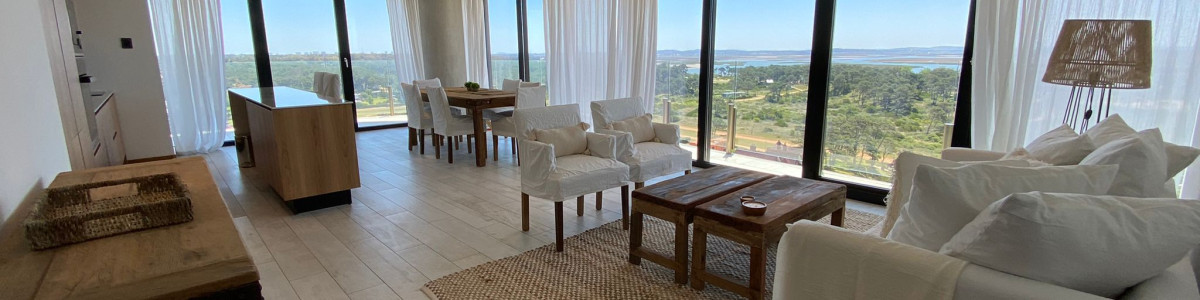 Excelente apartamento a metros del Mar.
1 dormitorio en suite. Toilette + den
Cocina integrada con living-comedor.
Superficie total: 171,99 mts2
Amenities:
Piscinas que se hermanan con las vistas a los diversos contextos naturales, jardines, gimnasio de última generación, saunas húmedos y secos, clases de Yoga, cancha de tenis, salones privées con equipamiento para fiestas o reuniones y cines de última generación.
Consulte con nuestros asesores.