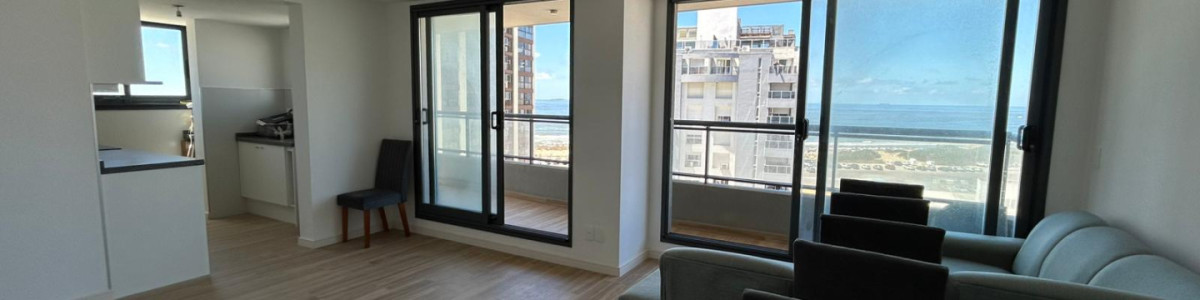  Tu Refugio en Brava: Elegancia y Confort a Pasos del Mar

Descubre este encantador apartamento en Brava, Punta del Este, donde la comodidad y el estilo se fusionan en un entorno privilegiado. Con una orientación sureste que permite disfrutar de luminosos amaneceres y la calidez del sol, esta unidad de 85 m² es ideal para quienes buscan un hogar o una inversión en uno de los destinos más codiciados de la costa uruguaya.

**Características destacadas:**

- **Dormitorios:** 2, con una suite principal que ofrece privacidad y confort.
- **Baños:** 2, diseñados para brindar funcionalidad y estilo.
- **Cocina:** Integrada al living-comedor, creando un ambiente ideal para compartir momentos inolvidables con familiares y amigos.
- **Amenities:** Relájate en la piscina climatizada, perfecta para disfrutar todo el año.

Este apartamento no solo es un espacio para vivir, sino un estilo de vida. Su ubicación te permite acceder fácilmente a las mejores playas, restaurantes y actividades que Punta del Este tiene para ofrecer.

No dejes pasar la oportunidad de adquirir este hermoso apartamento en Brava. **Consulta con nuestros asesores y da el primer paso hacia tu nuevo hogar.**