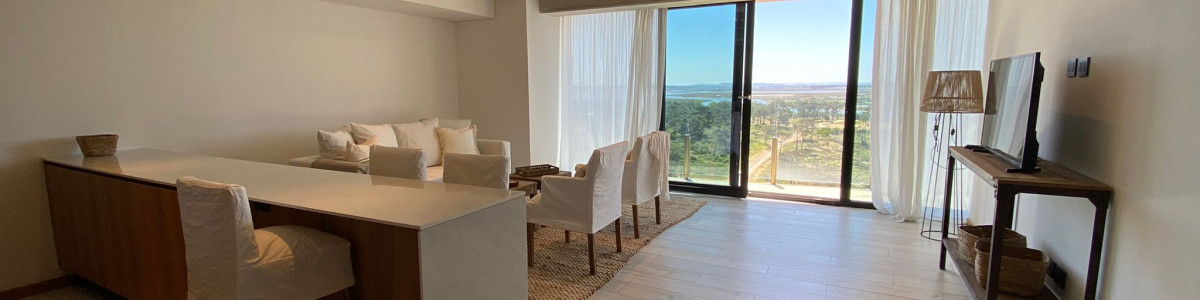 Apartamento en Brava - Punta del Este
Ubicado a  200 metros del Mar. 

Unidad de 1 Dormitorios en suite, toilette
Cocina integrada. Living-Comedor.

Superficie total: 115.84 mts

Amenities:
Piscinas que se hermanan con las vistas a los diversos contextos naturales, jardines, gimnasio de última generación, saunas húmedos y secos, clases de Yoga, cancha de tenis, salones privados con equipamiento para fiestas o reuniones y cines de última generación.

Consulte con nuestros asesores.

