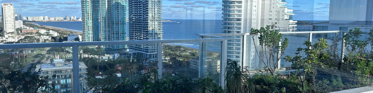 ESPECTACULAR TRIPLEX, con increÃble vista al Mar y todos los amenities
Planta Baja:
Amplio living con vistas espectaculares al mar y al bosque con toilette + comedor + 2 dormitorios en suite
Cocina definida, 100 % equipada con desayunador + dep de servicio y lavadero
Segundo piso:
Máster Suite con doble baño y jacuzzi , amplio play, toilette , gran parrillero propio cerrado con amplias terrazas
Tercer piso:
Amplia suite con escritorio y bar.
2 garajes techados + 2 cocheras.
Amenitties:
Dos piscinas abiertas y una cerrada climatizada.
Piscina de niños.
Cancha de Fútbol.
Cancha de Básquet
Tres canchas de tenis.
Cancha de paddle.
Mini golf.
Por mas información, consulte con nuestros asesores.