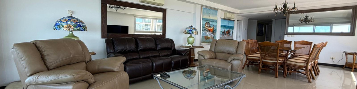  ¡Tu Refugio Frente al Mar en Punta del Este!

Descubre la oportunidad de vivir en un exclusivo apartamento en Brava, donde la elegancia se encuentra con la comodidad. Este espectacular inmueble, con una privilegiada orientación Sureste, ofrece vistas panorámicas al mar que te dejarán sin aliento.

Con una generosa superficie de 176 m², esta unidad cuenta con 3 dormitorios, 4 baños (de los cuales 3 son suites), ideal para disfrutar de la privacidad y el confort que mereces. La cocina definida y el amplio living-comedor son perfectos para recibir a familiares y amigos, creando momentos inolvidables.

Los amenities de este complejo son simplemente excepcionales. Disfruta de una recepción de primer nivel, una piscina climatizada y otra al aire libre, sauna húmedo, gimnasio, playroom, y mucho más. Además, contarás con servicios de mucamas y playa, así como un equipo de cadetes y garagistas que te brindarán una atención personalizada.

No dejes pasar la oportunidad de hacer de este apartamento tu nuevo hogar. ¡Consulta con nuestros asesores y comienza a vivir el estilo de vida que siempre soñaste!