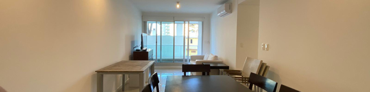 **Tu Refugio en Punta del Este: Elegancia y Comodidad en Aidy Grill**
Descubre la oportunidad de vivir en uno de los destinos más exclusivos de la costa uruguaya. Este encantador apartamento de 2 dormitorios y 2 baños, incluyendo una suite, te ofrece un espacio ideal para disfrutar de la tranquilidad y el confort que mereces.
Con una superficie propia de 80 m², cada rincón de esta unidad ha sido diseñado para maximizar tu bienestar. La cocina definida se integra perfectamente con el luminoso living comedor, creando un ambiente acogedor y funcional. Además, contarás con servicios de mucamas que te permitirán disfrutar de tu tiempo libre sin preocupaciones.
Imagina relajarte en la piscina o revitalizarte en el sauna después de un día de playa. Este apartamento no solo es un hogar, sino un estilo de vida.
No dejes pasar esta oportunidad única. Consulta con nuestros asesores y da el primer paso hacia tu nuevo hogar en Aidy Grill, Punta del Este. ¡Te esperamos!